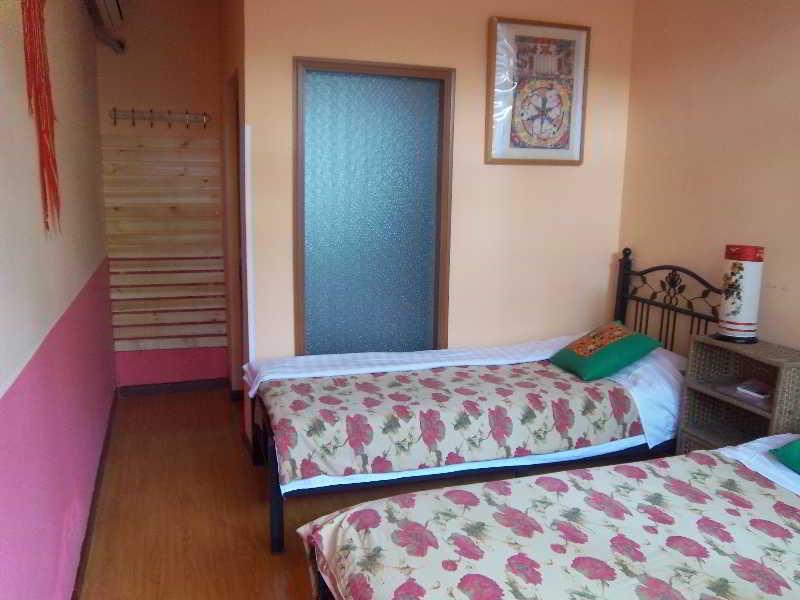 Templeside Lian Lian Hutong Hotel 2*